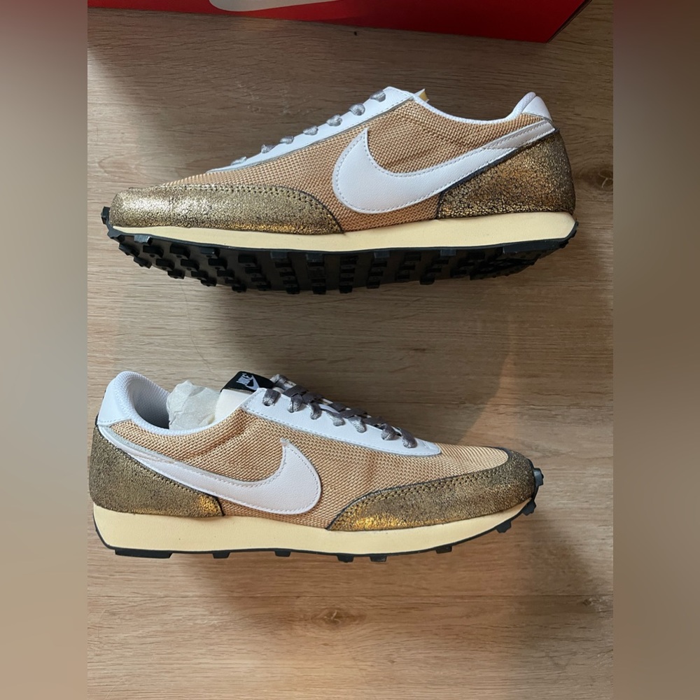 GOLD NIKE SNEAKERS, SZ 9, NWT